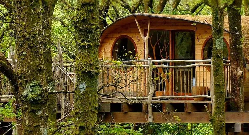 _Unusual Accommodations Around the World _
