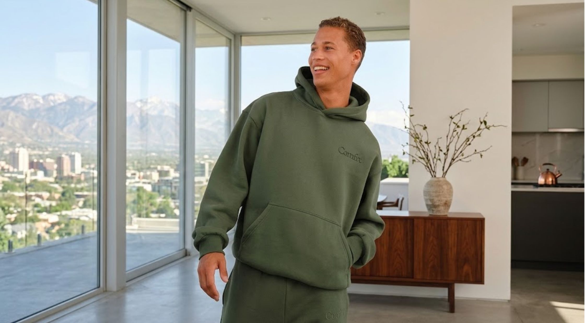 How to Choose Oversized Hoodies and Comfortable Loungewear for Everyday Wear